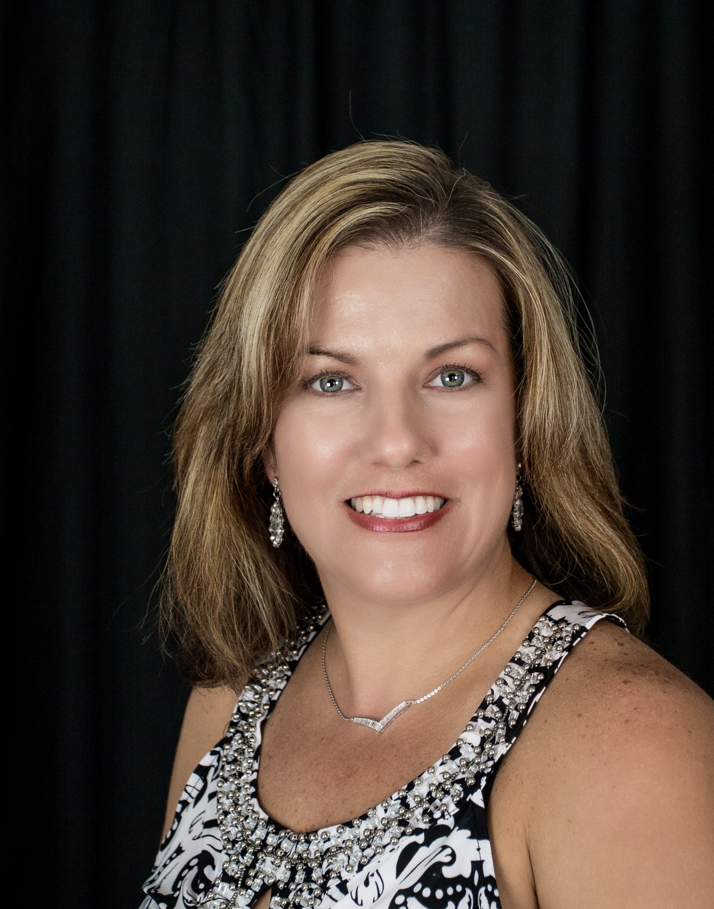 A headshot of Jennifer Mills, another student who is enrolled in the Doctor of Education program at Saint Leo University